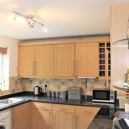 מילטון קינס Homely And Budget Friendly 3 Bed House Sleeps 6 Free Parking! מראה חיצוני תמונה