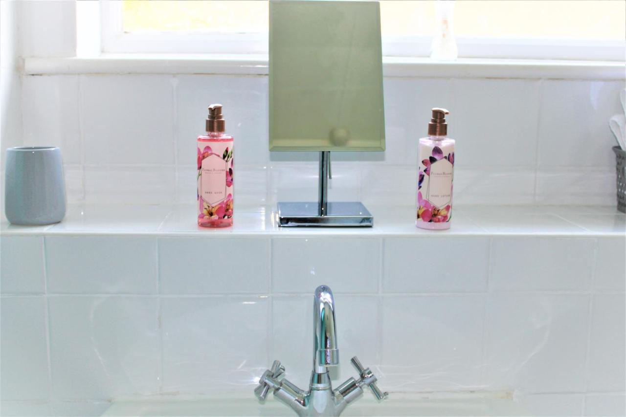 מילטון קינס Homely And Budget Friendly 3 Bed House Sleeps 6 Free Parking! מראה חיצוני תמונה