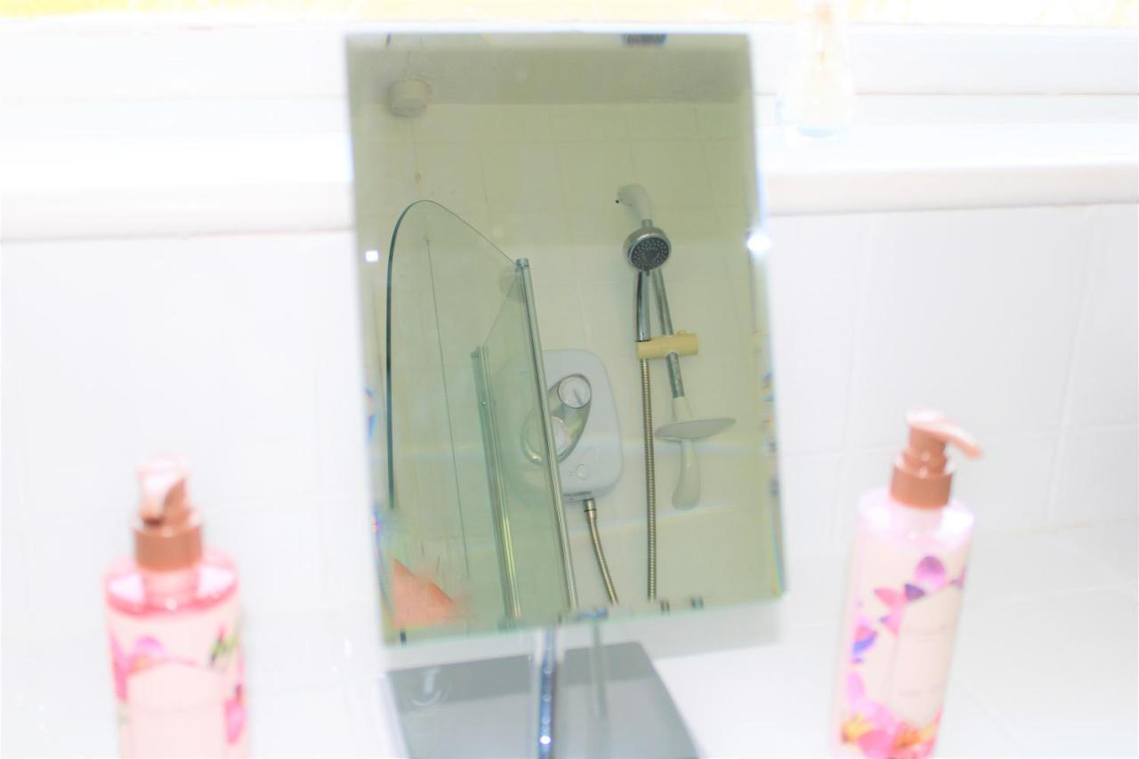 מילטון קינס Homely And Budget Friendly 3 Bed House Sleeps 6 Free Parking! מראה חיצוני תמונה