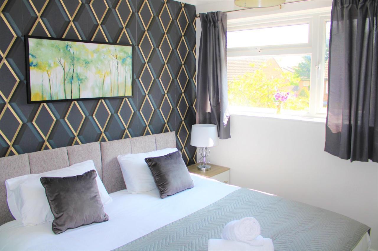 מילטון קינס Homely And Budget Friendly 3 Bed House Sleeps 6 Free Parking! מראה חיצוני תמונה