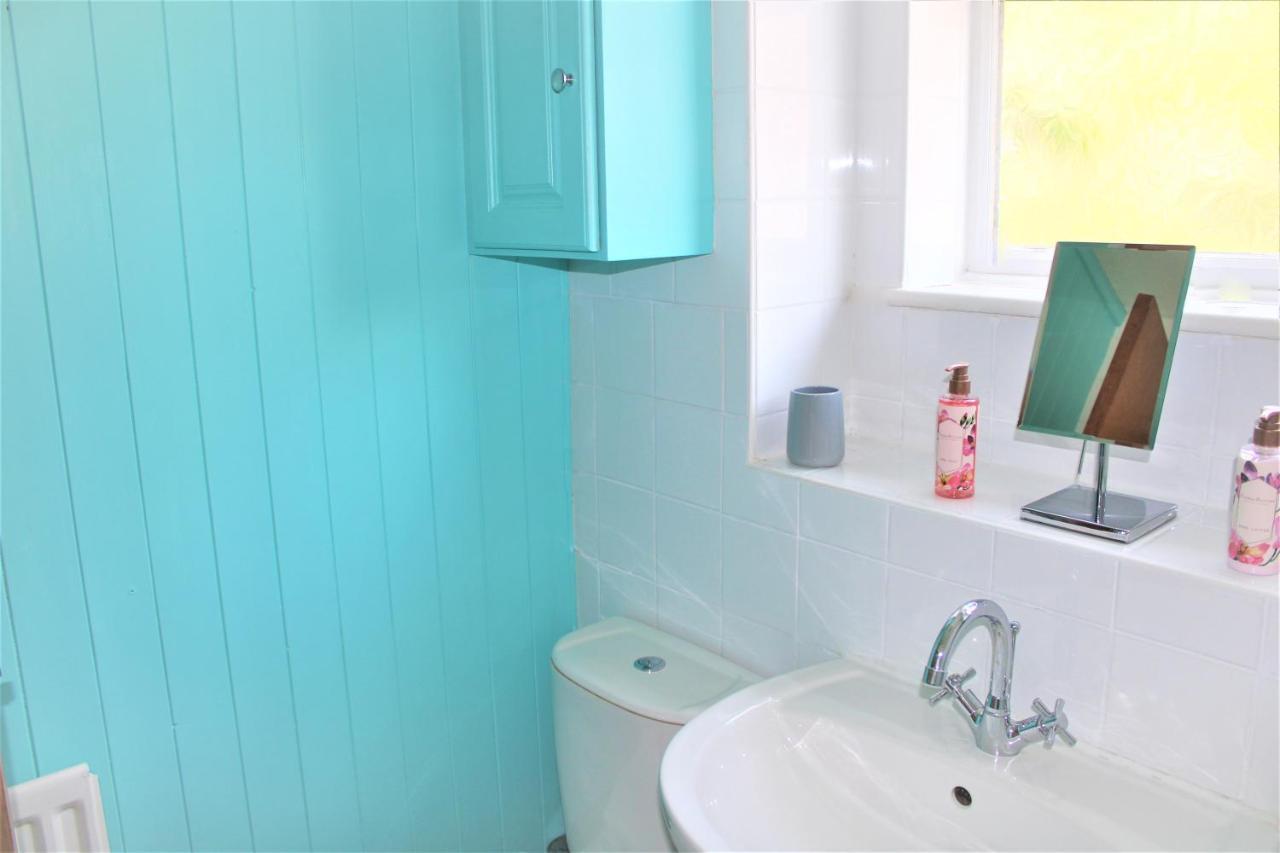 מילטון קינס Homely And Budget Friendly 3 Bed House Sleeps 6 Free Parking! מראה חיצוני תמונה