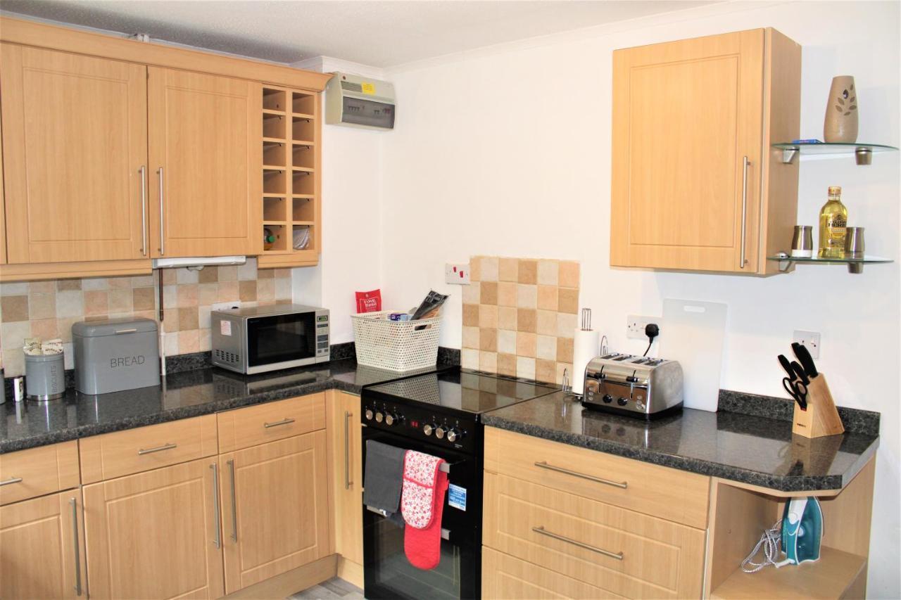 מילטון קינס Homely And Budget Friendly 3 Bed House Sleeps 6 Free Parking! מראה חיצוני תמונה